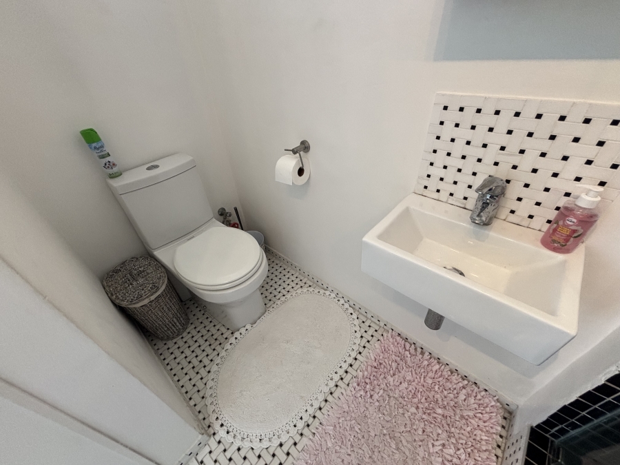 2 Bedroom Property for Sale in Summerstrand Eastern Cape